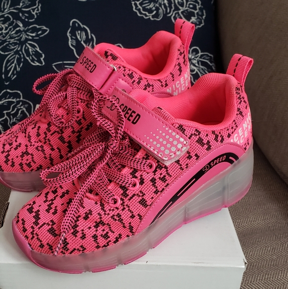 Kids roller sneakers size 1 🚨 - Picture 2 of 6